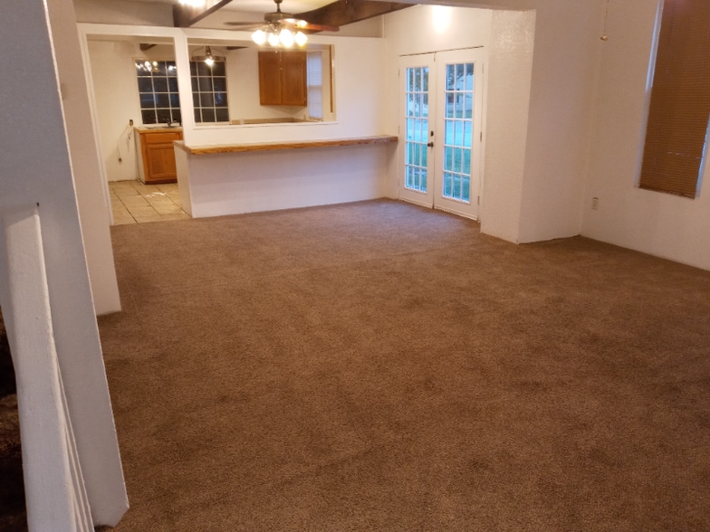 Building Photo - 903 Lincoln Ave