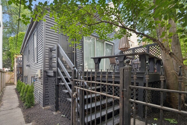 Primary Photo - 2233 N Janssen Ave