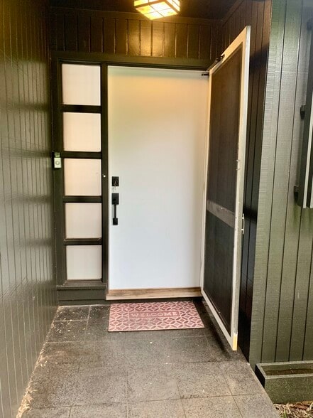 Building Photo - 2158 Halekoa Dr