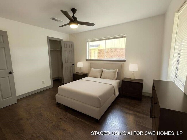 Building Photo - 5850 Paisley St