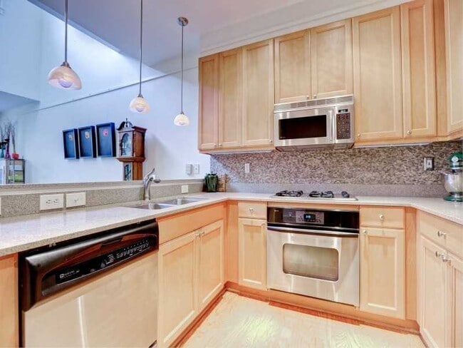 Building Photo - 273 12th St NE