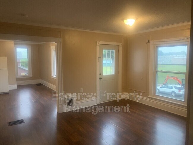 Building Photo - 1327 Jefferson Ave SE