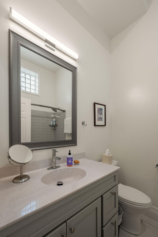 Building Photo - 225 Riverside Dr