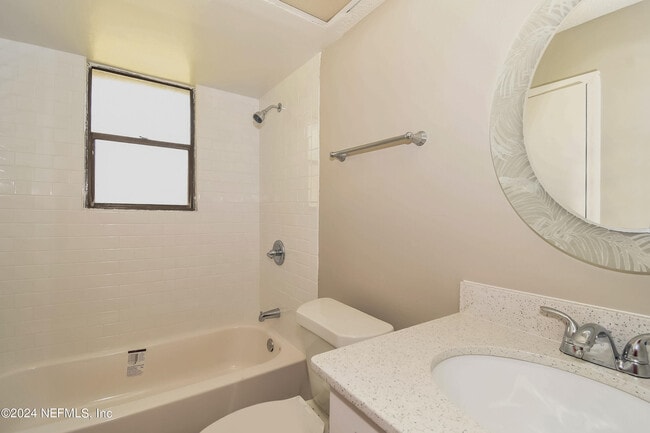 Building Photo - 4385 Queensway Dr