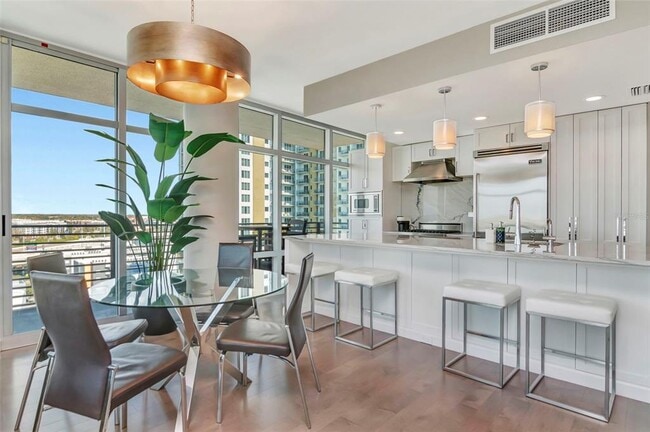 Building Photo - 1120 E Kennedy Blvd