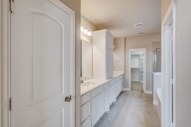 Building Photo - 15609 Canyon Ridge