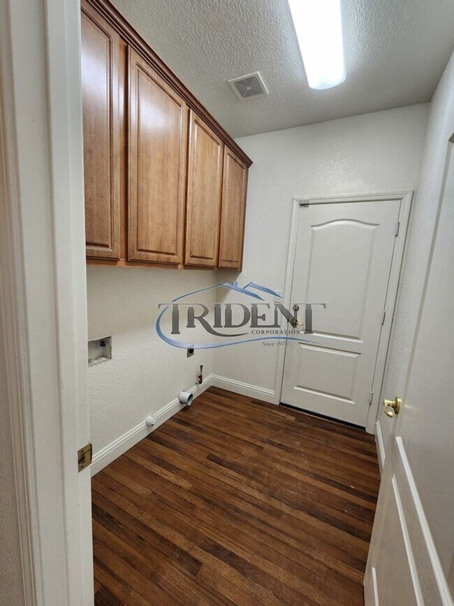 Building Photo - 4 bedroom 2 bath locaded in a cultisac