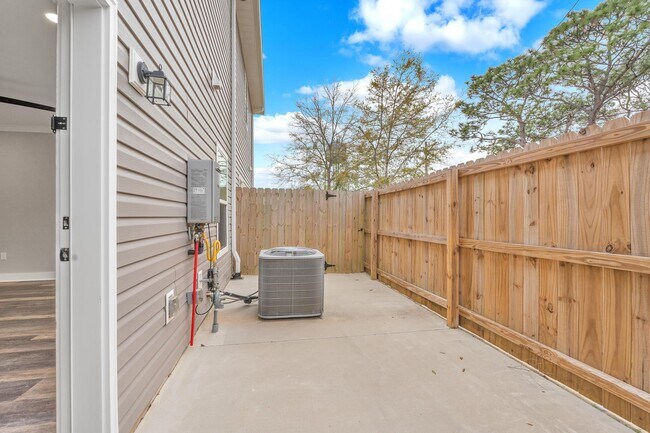 Building Photo - 2 2nd St