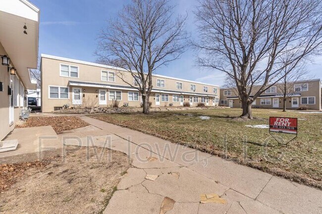Building Photo - 221 Madison St
