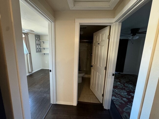 Building Photo - Roseburg 2 bedroom, 1 bath house with garage