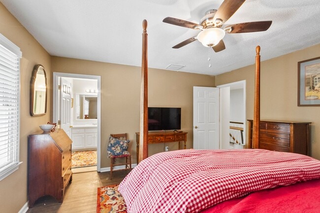 Building Photo - Beautiful 5 Bed 3.5 Bath Home! Available Summer 2026! Book Your Tour Today!