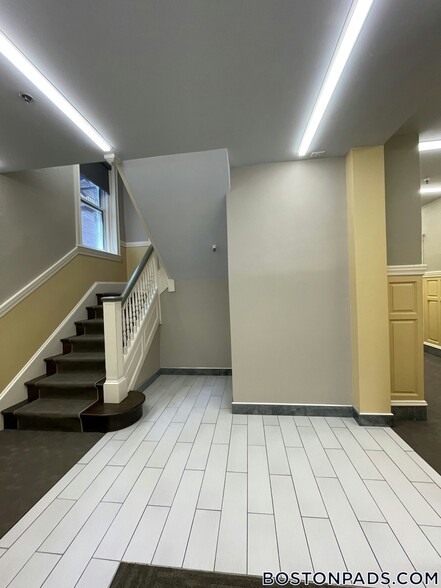 Building Photo - 35 Park Dr