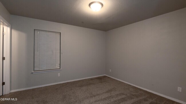 Building Photo - 14316 Paraiso Dr