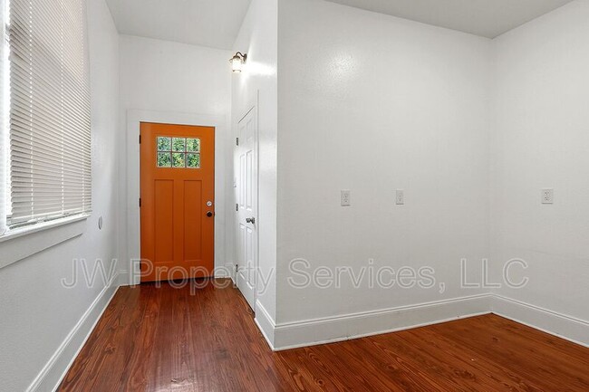 Building Photo - 2120 New Orleans St