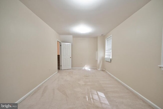 Building Photo - 800 Rosemere Ave