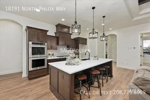 Building Photo - 18191 N Phlox Way