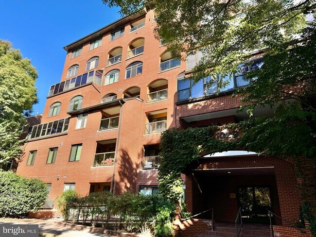 Building Photo - 1029 N Stuart St