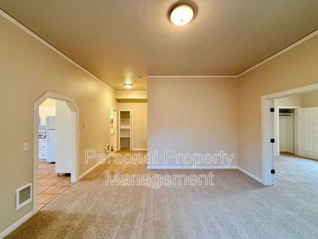 Building Photo - 409 W McLoughlin Blvd