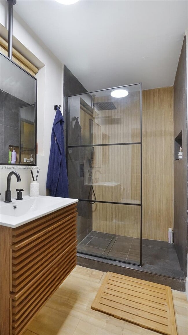 Building Photo - 1645 NE 9th Ave