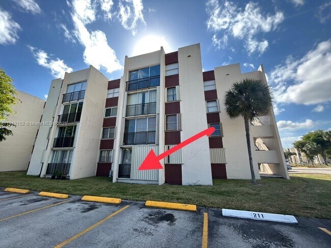 Building Photo - 9401 SW 4th St