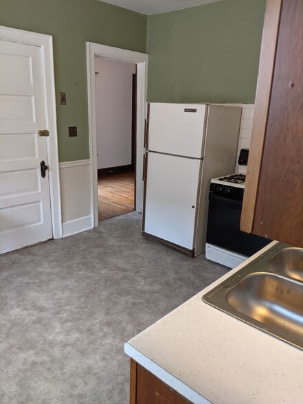 Building Photo - 1775 N Astor St