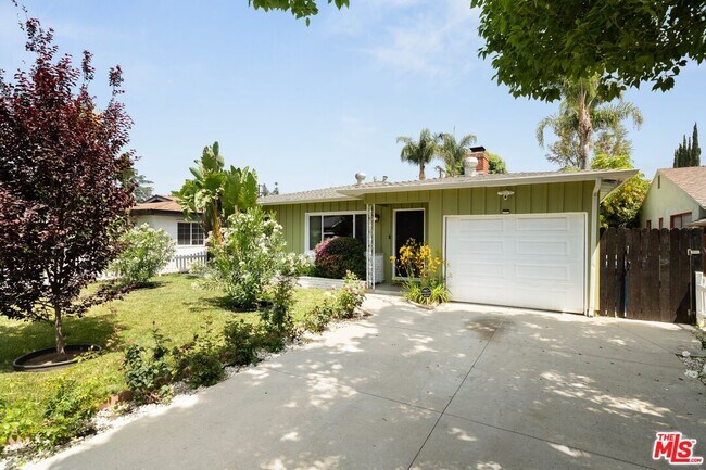 Building Photo - 22621 Dolorosa St