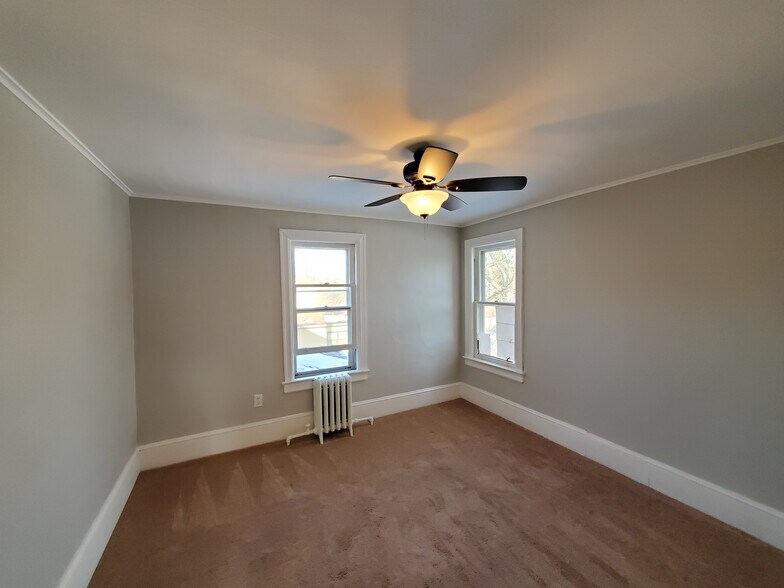 Building Photo - 396 W Clements Bridge Rd