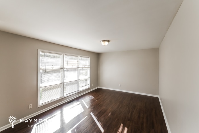 Building Photo - 3624 Springhill Dr