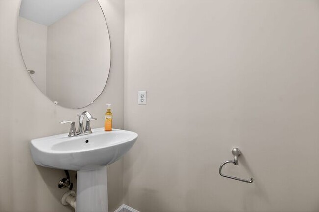 Building Photo - 7125 Masonry Aly