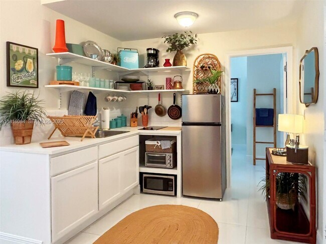 Building Photo - 335 Ocean Dr