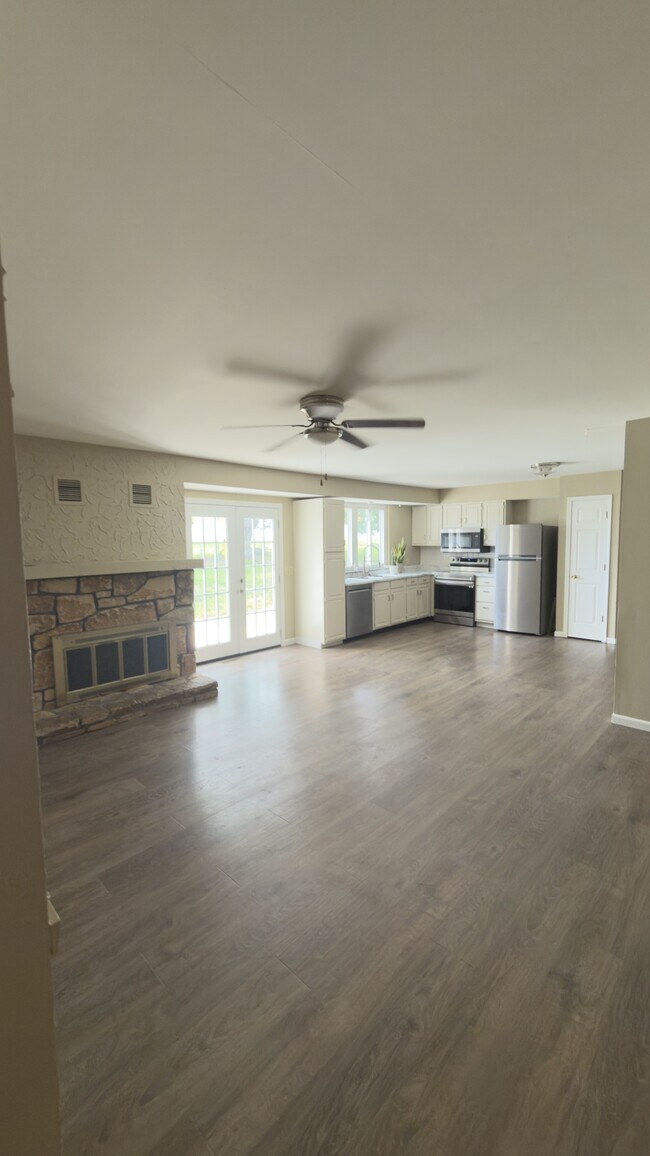 Building Photo - 40 S Hillview Dr