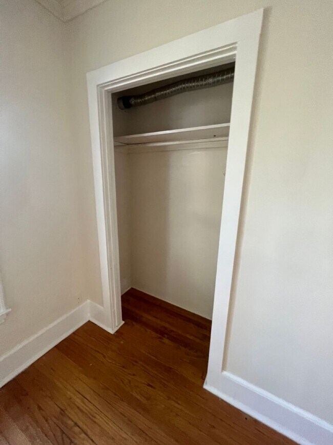 Building Photo - 52 Hickok Pl