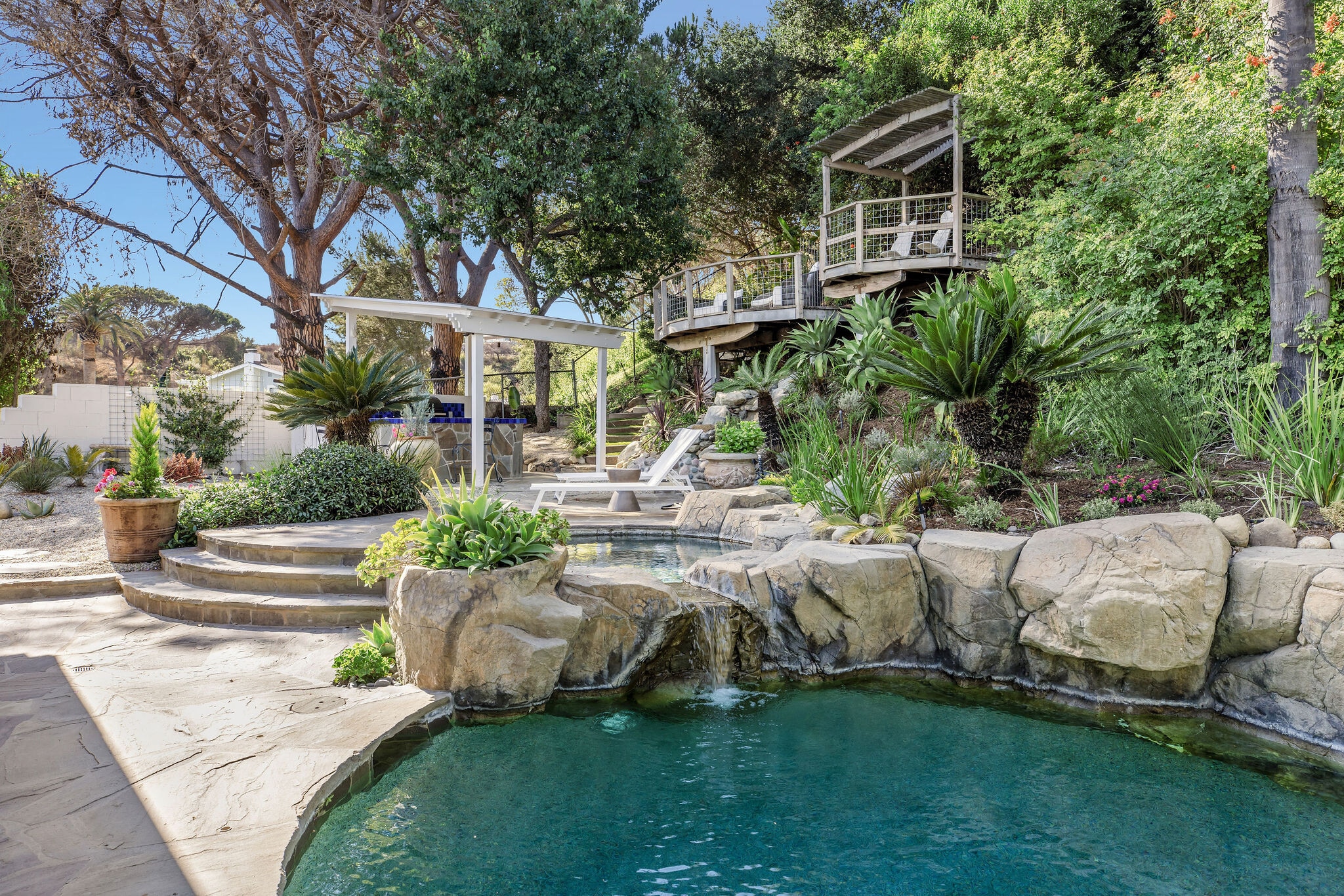 Building Photo - 341 Surfview Dr
