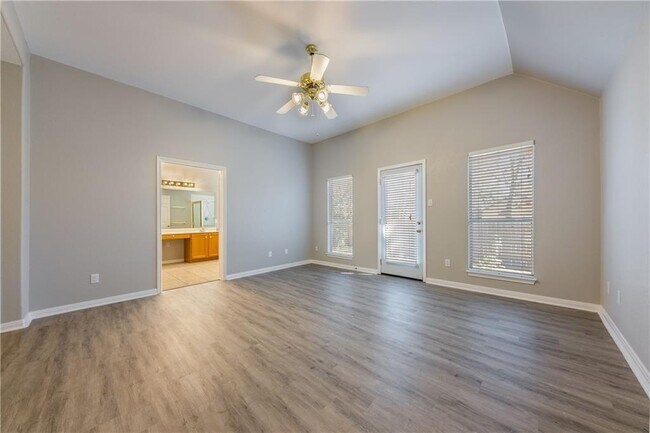Building Photo - 15831 W Dorman Dr