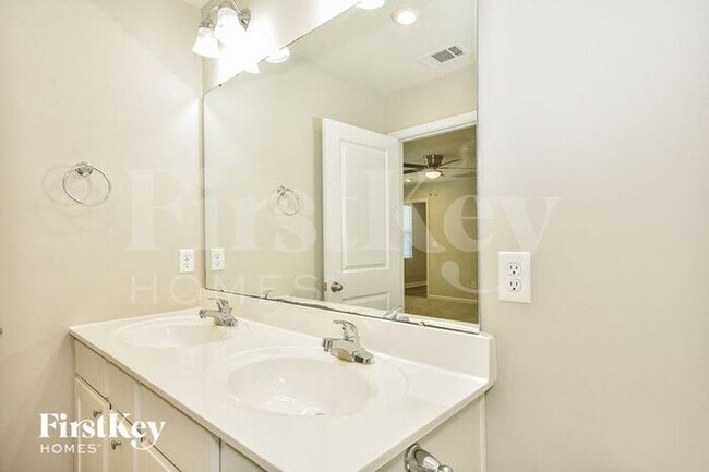 Building Photo - 111 Norwich Ct