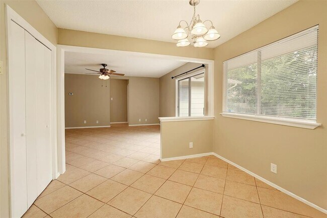 Building Photo - 9620 Chukar Cir