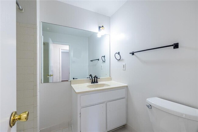 Building Photo - 2058 Green Forrest Dr