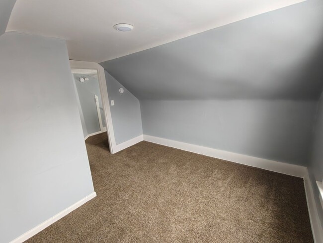 Building Photo - Newly Rehabbed 6-Bedroom, 3-Story Home with Off-Street Parking