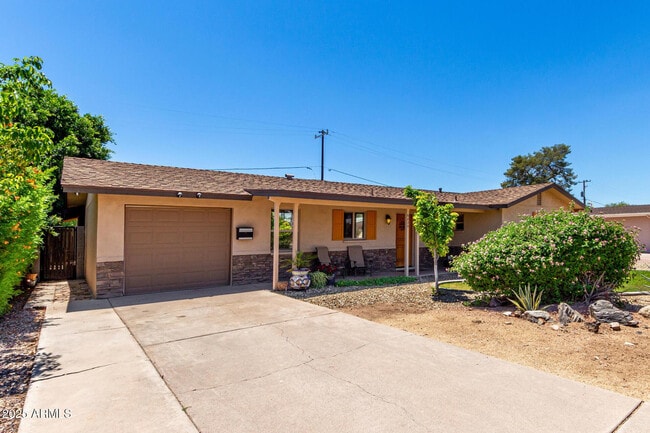 Building Photo - 6839 E Earll Dr