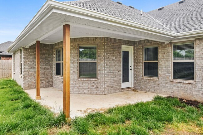 Building Photo - Spacious 4-Bedroom Home with Open Layout, ...