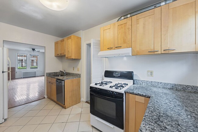 Building Photo - Cozy 3 Bed near metro!  Apply today for sa...