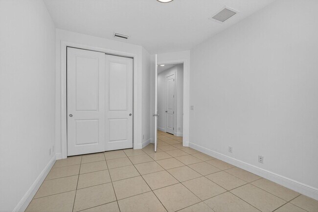 Building Photo - 4113 Faraday Wy