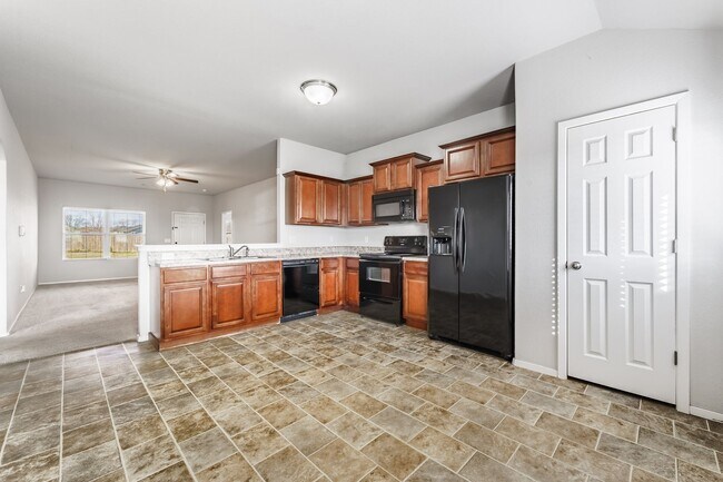 Building Photo - 848 NW Evans Cir
