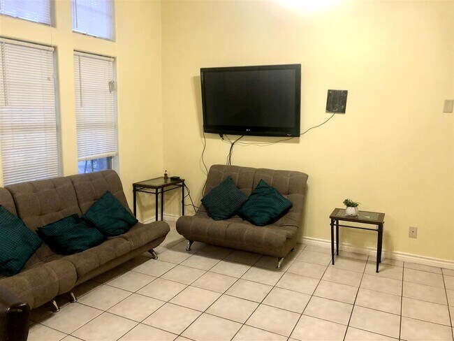 Building Photo - 9802 Cantera Ct