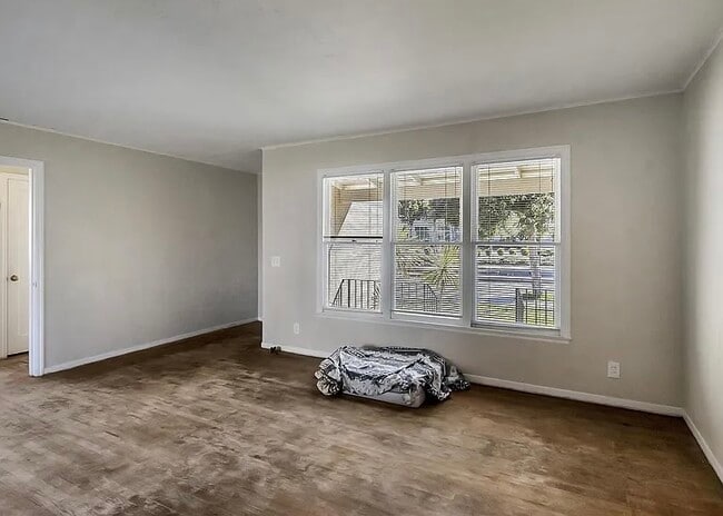 Building Photo - SINGLE FAMILY HOME