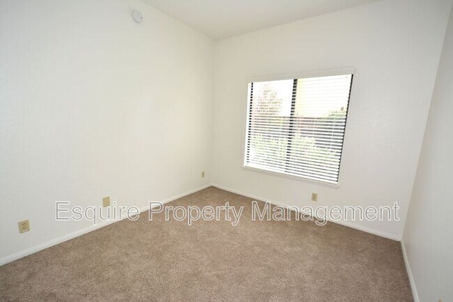 Building Photo - 1610 Oneida Pl