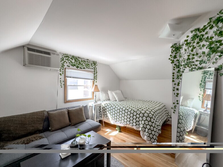 Building Photo - 1422 W Henderson St