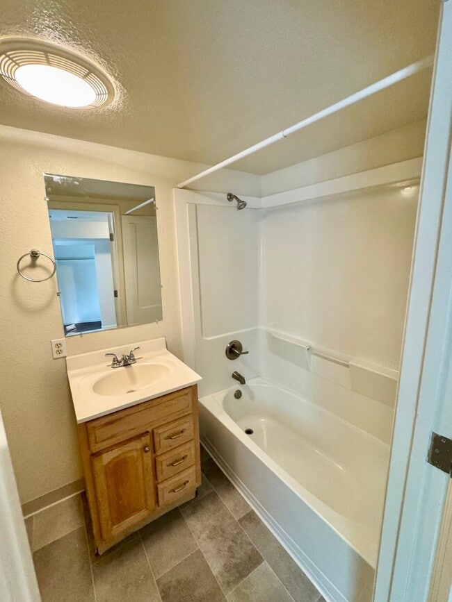 Building Photo - **Reserve for Summer 2026** Deckhouse at 6th & Ivy!