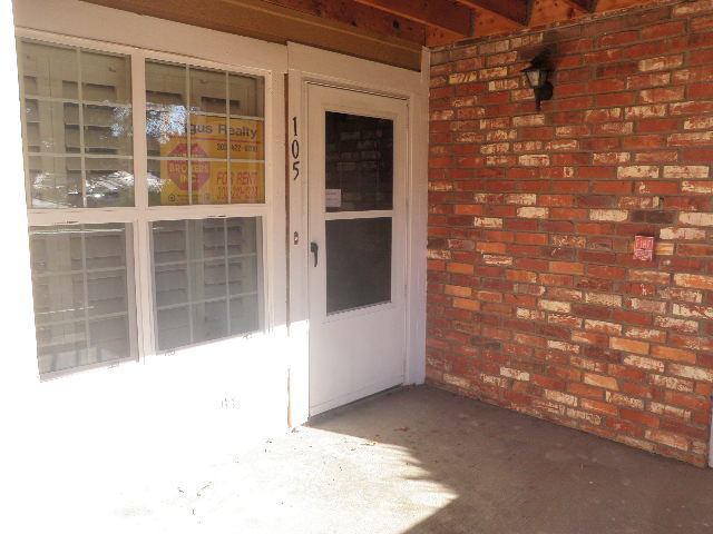 Building Photo - Sterling Commons 2-Bedroom, Garage