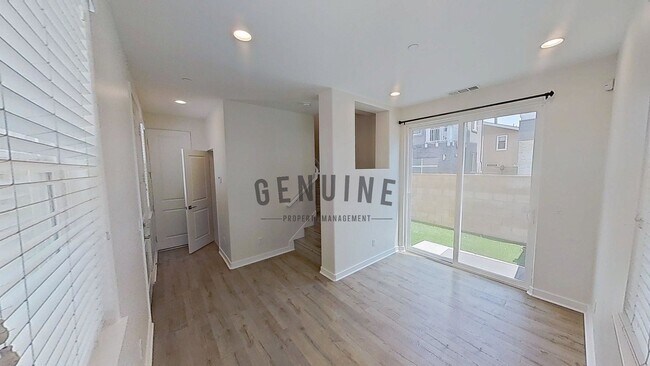 Building Photo - 3Bd 2.5Ba Tri-Level Home w/Rooftop Deck